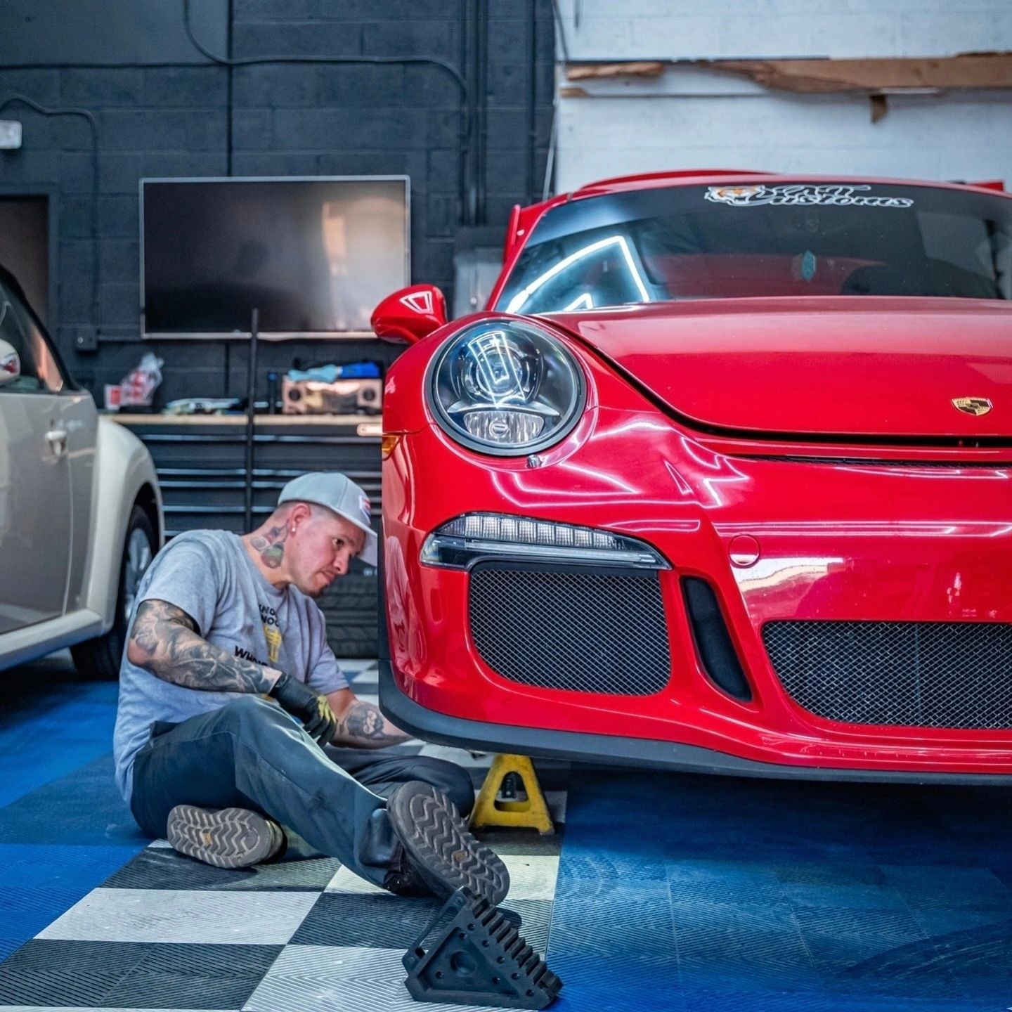 1st Choice Mobile Mechanic servicing a car on location